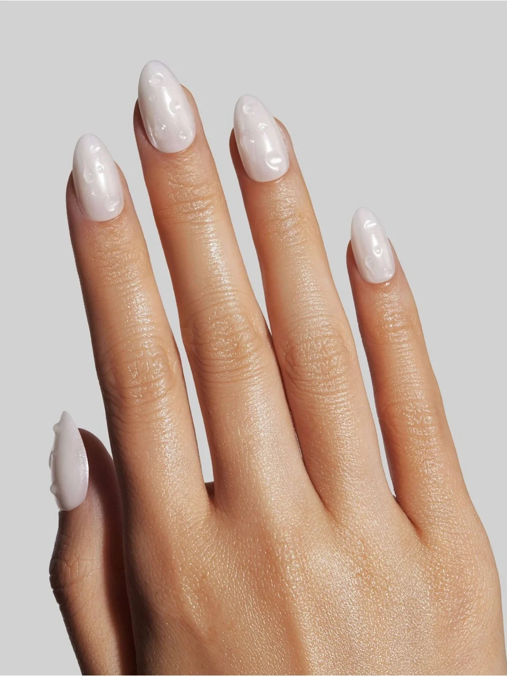 NIB Celebritips Glazing Drops Pearl Chrome Almond Press On Nails 32pc